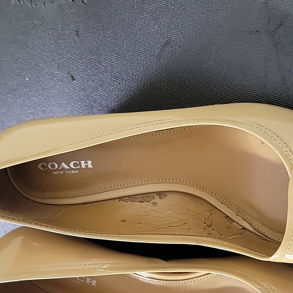 Coach shoes size 8 in Tan - Picture 5 of 5